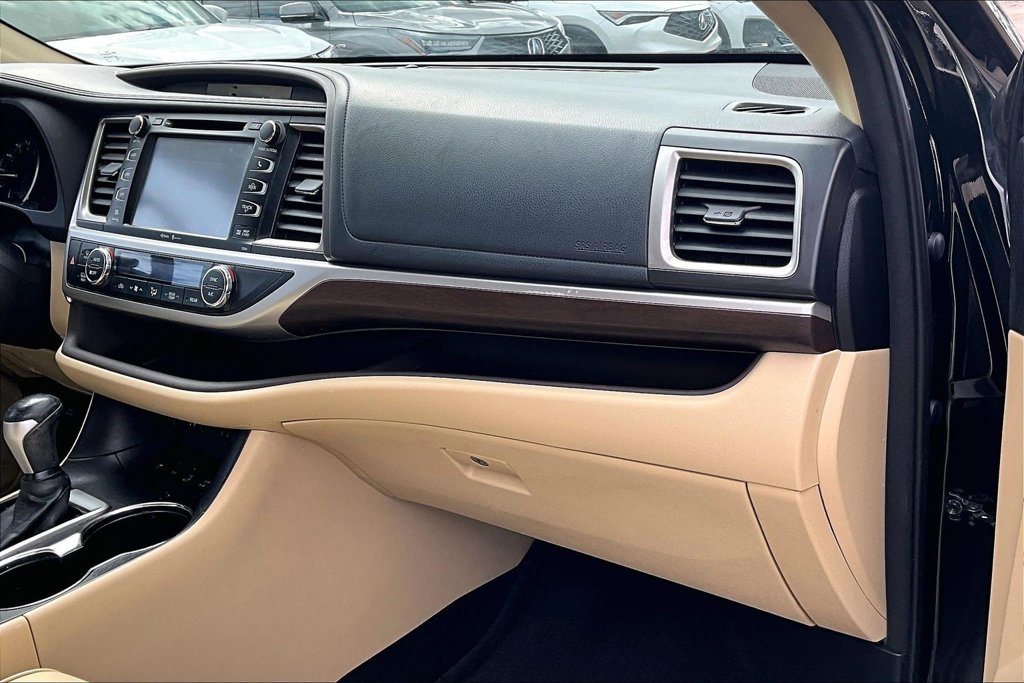 Used 2015 Toyota Highlander Limited Platinum AWD/4WD image 19