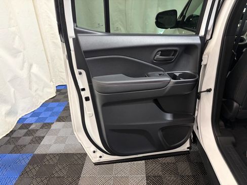 Used 2025 Honda Ridgeline TrailSport image 9