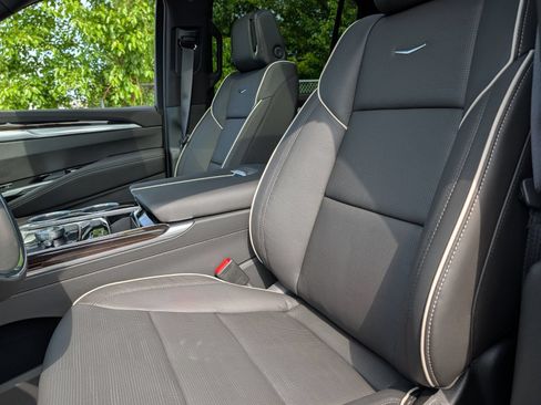 New 2026 Cadillac Escalade ESV Luxury w/ Touring Package AWD/4WD image 27