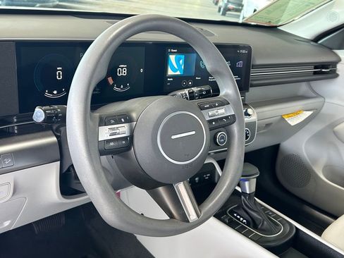 Used 2024 Hyundai Kona SE image 43