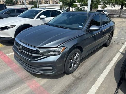 Used 2023 Volkswagen Jetta SE FWD image 3