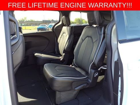 New 2027 Chrysler Pacifica Limited w/ S Appearance Package AWD/4WD image 28