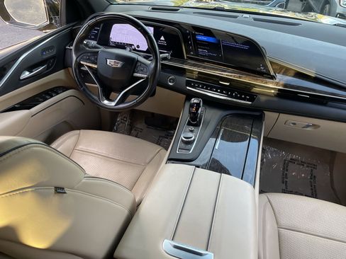 Used 2023 Cadillac Escalade ESV Premium Luxury image 12