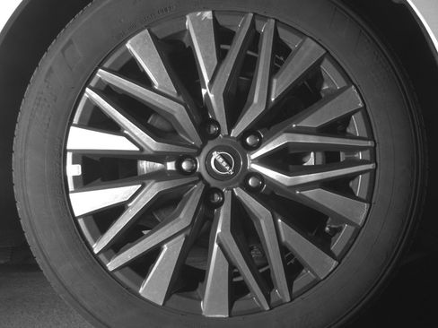 Used 2025 Nissan Altima 2.5 SV image 13