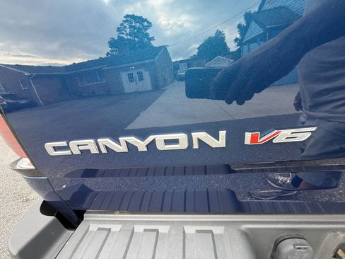 Used 2019 GMC Canyon SLE w/ Driver Alert Package image 32