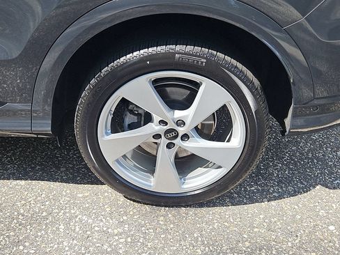 Certified 2025 Audi Q5 Premium Plus w/ Premium Plus AWD/4WD image 8