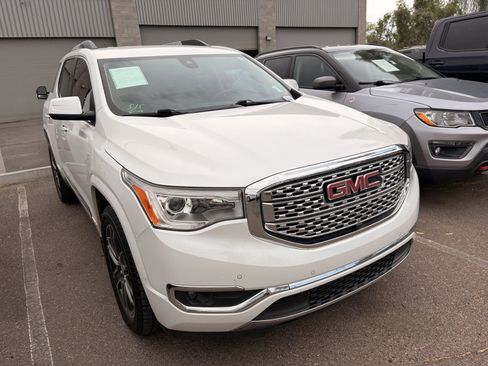 Used 2018 GMC Acadia Denali w/ Technology Package FWD image 3