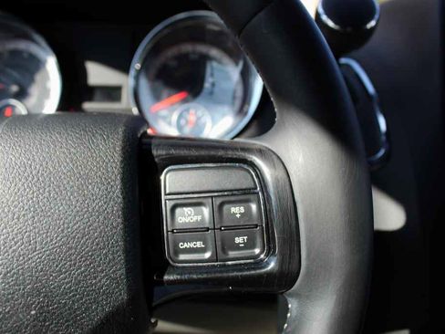 Used 2015 Dodge Grand Caravan SE image 16