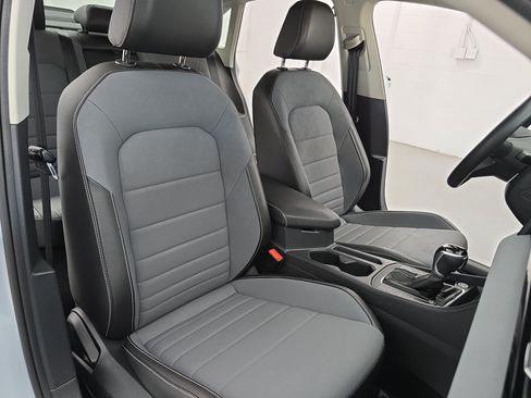 Certified 2025 Volkswagen Jetta SE FWD image 10