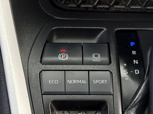 Used 2020 Toyota RAV4 XLE Premium FWD image 23