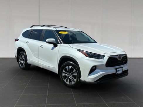Used 2023 Toyota Highlander XLE image 7