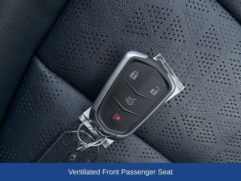 Used 2023 Chevrolet Bolt EUV LT w/ Convenience Package FWD image 28