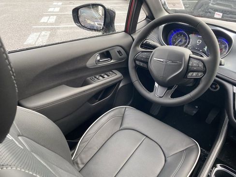 New 2026 Chrysler Pacifica Limited w/ S Appearance Package image 35
