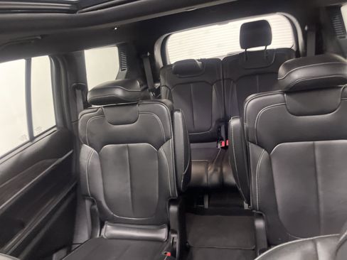 Used 2024 Jeep Grand Cherokee L Limited w/ Luxury Tech Group II AWD/4WD image 11