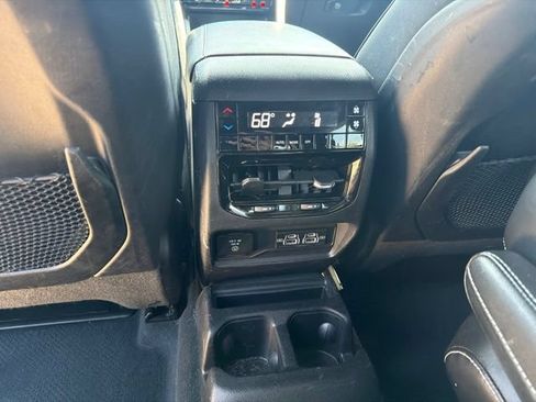 Used 2024 Jeep Grand Cherokee L Altitude AWD/4WD image 18