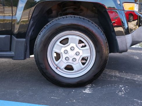 Used 2016 Jeep Patriot Sport w/ Power Value Group image 18