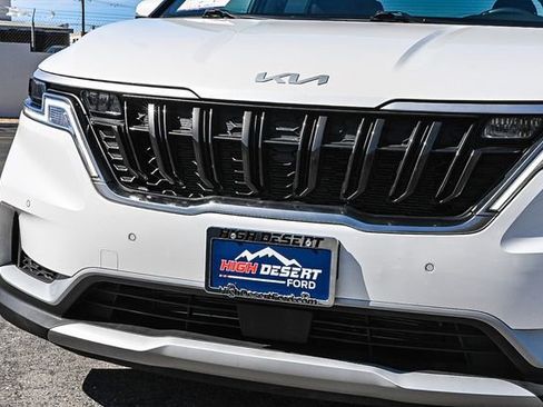 Used 2023 Kia Carnival EX image 5