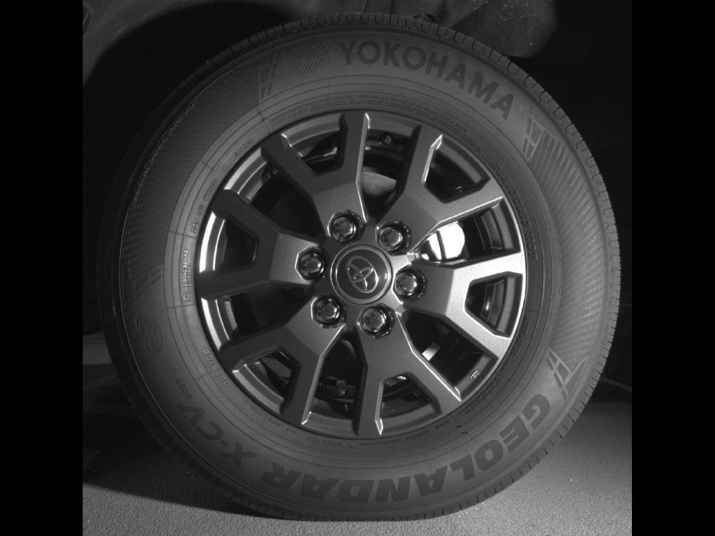 Used 2025 Toyota 4Runner SR5 AWD/4WD image 10