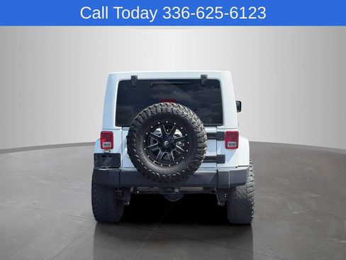 Used 2017 Jeep Wrangler Unlimited Rubicon w/ Connectivity Group AWD/4WD image 8