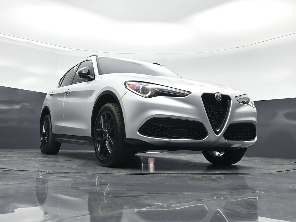 Used 2020 Alfa Romeo Stelvio w/ Nero Edizione RWD image 43