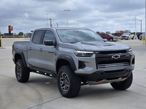 Used 2023 Chevrolet Colorado ZR2 w/ ZR2 Convenience Package III AWD/4WD image 4