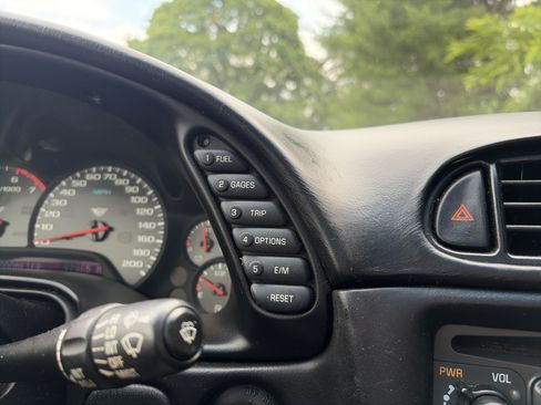 Used 2001 Chevrolet Corvette Coupe w/ Preferred Equipment Group1 RWD image 30