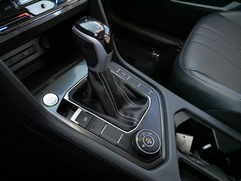 Used 2023 Volkswagen Tiguan SE AWD/4WD image 24