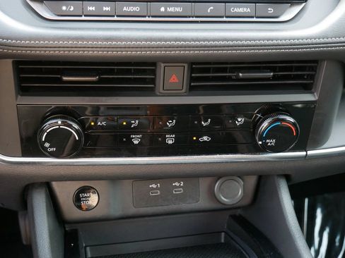 Used 2024 Nissan Rogue S AWD/4WD image 19