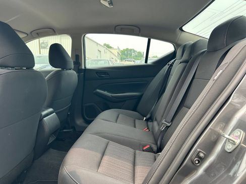 Used 2025 Nissan Altima 2.5 SV FWD image 21