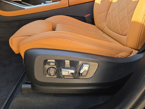 Certified 2023 BMW X7 xDrive40i w/ M Sport Package image 17