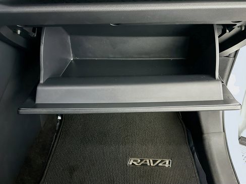 Used 2024 Toyota RAV4 XLE w/ Convenience Package image 32