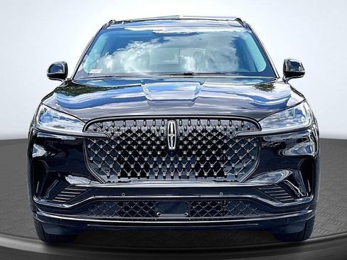 Used 2026 Lincoln Aviator AWD w/ Jet Appearance Package image 2