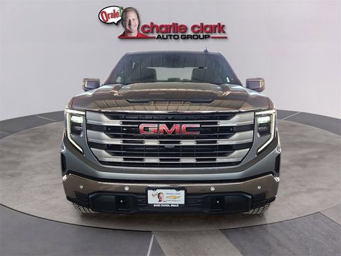 New 2026 GMC Sierra 1500 SLE image 8