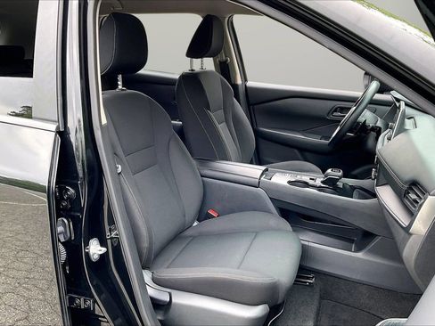 Used 2024 Nissan Rogue S FWD image 23