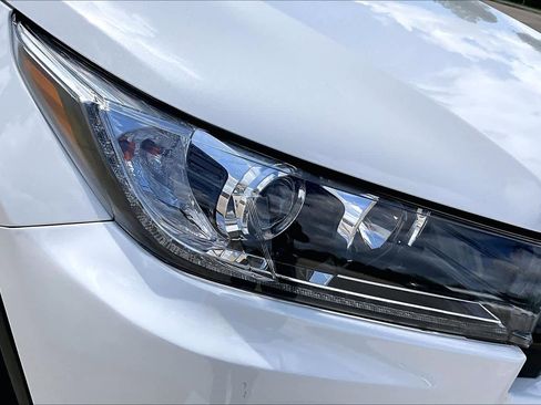 Used 2018 Toyota Highlander SE FWD image 41