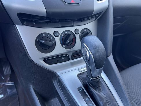 Used 2014 Ford Focus SE FWD image 17