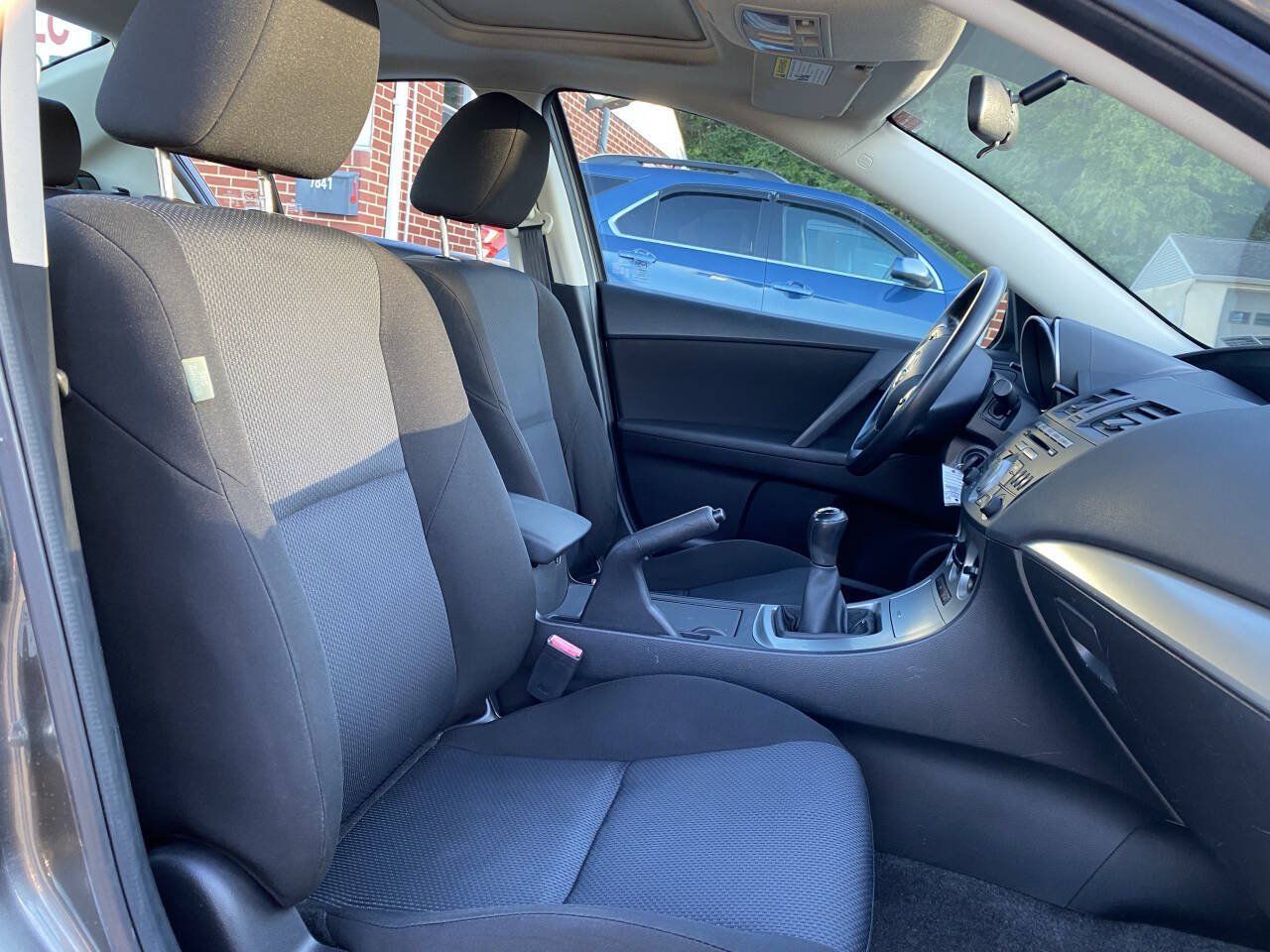 Used 2011 MAZDA MAZDA3 i Touring FWD image 17