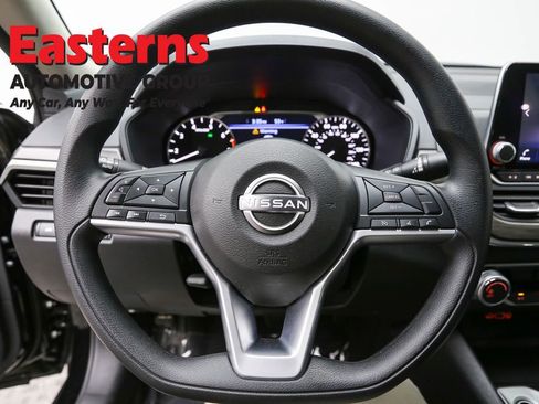 Used 2025 Nissan Altima 2.5 SV image 10