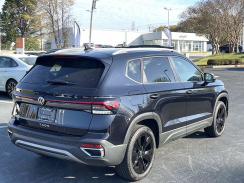 Certified 2025 Volkswagen Taos SE w/ Black Wheel Package FWD image 7