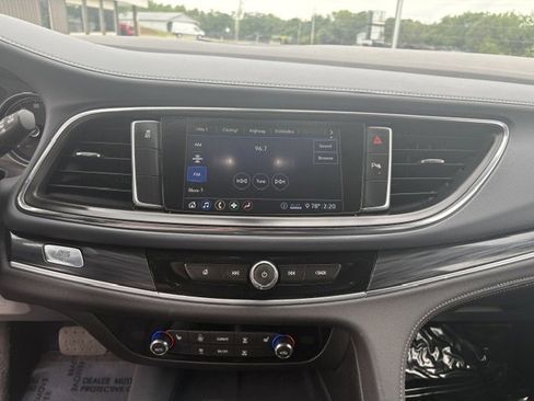 Used 2021 Buick Enclave Essence FWD image 13