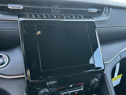 New 2025 Jeep Grand Cherokee Laredo image 25