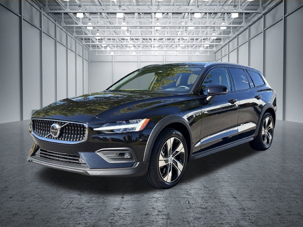 Used 2025 Volvo V60 B5 Cross Country Plus AWD/4WD image 3