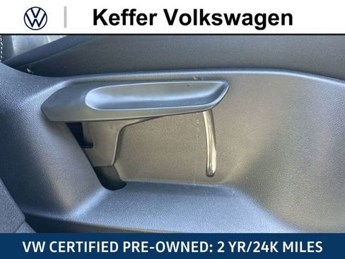 Certified 2023 Volkswagen Tiguan SE FWD image 32