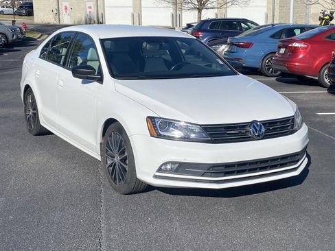 Used 2015 Volkswagen Jetta Sport image 1