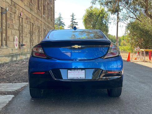 Used 2017 Chevrolet Volt LT w/ Comfort Package image 4