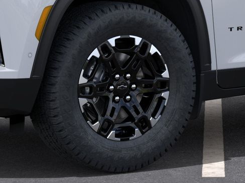 New 2027 Chevrolet Traverse Z71 w/ Enhanced Driving Package AWD/4WD image 9