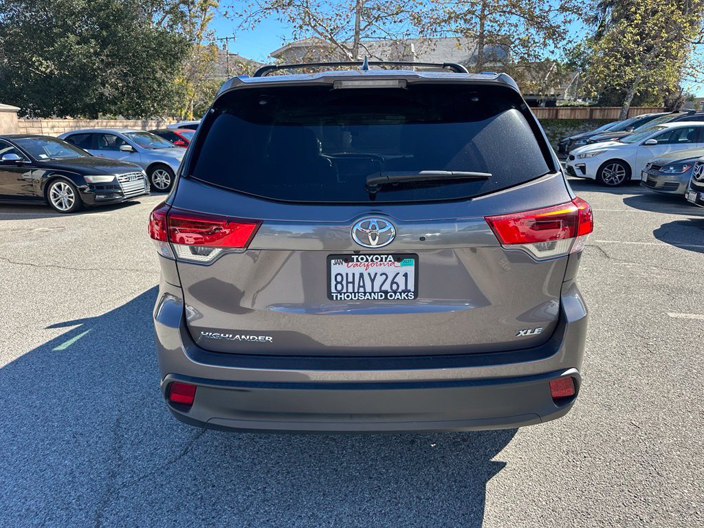 Certified 2019 Toyota Highlander XLE FWD image 3