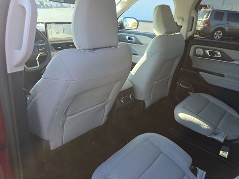 Used 2025 Ford Explorer Platinum w/ Ultimate Package image 13