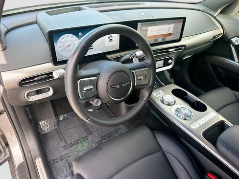 Used 2025 Genesis GV60 RWD image 9
