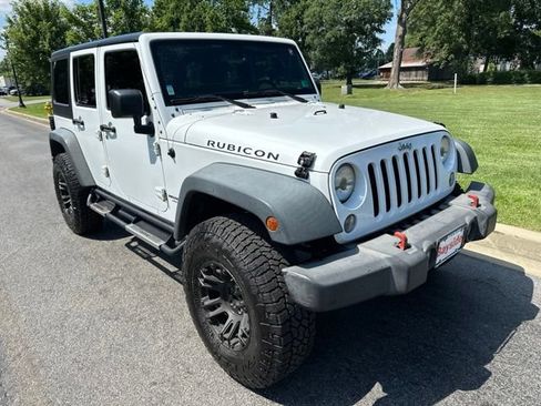 Used 2015 Jeep Wrangler Unlimited Rubicon AWD/4WD image 24